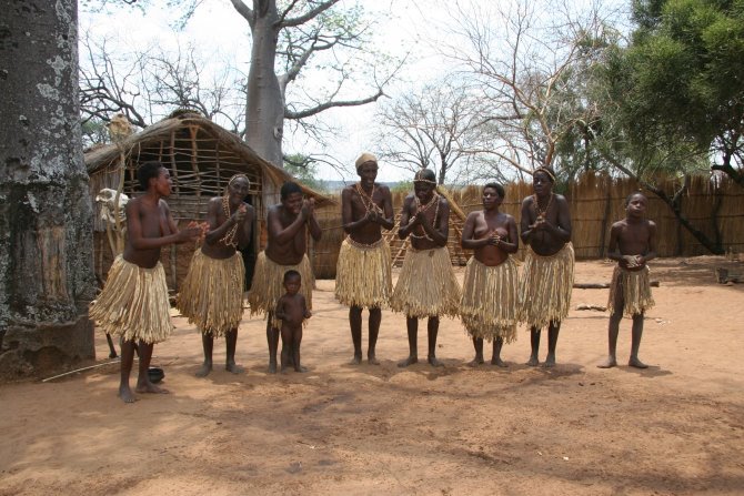 Besuch traditioneller Hüttendörfer im grünen Caprivi