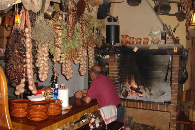 Es gibt leckere Lammgerichte auf unserer Berg-Finca.